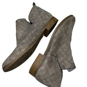 DR. SCHOLLS Revere Gray Perforated Split Slip On Low Heel Ankle Booties sz 8
